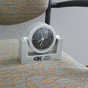 Hanslin Silver Colored Desk Swivel Clock